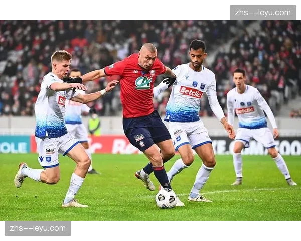 为应对极端气候，部分法甲主场草皮下赛季将更换为混合草皮系统